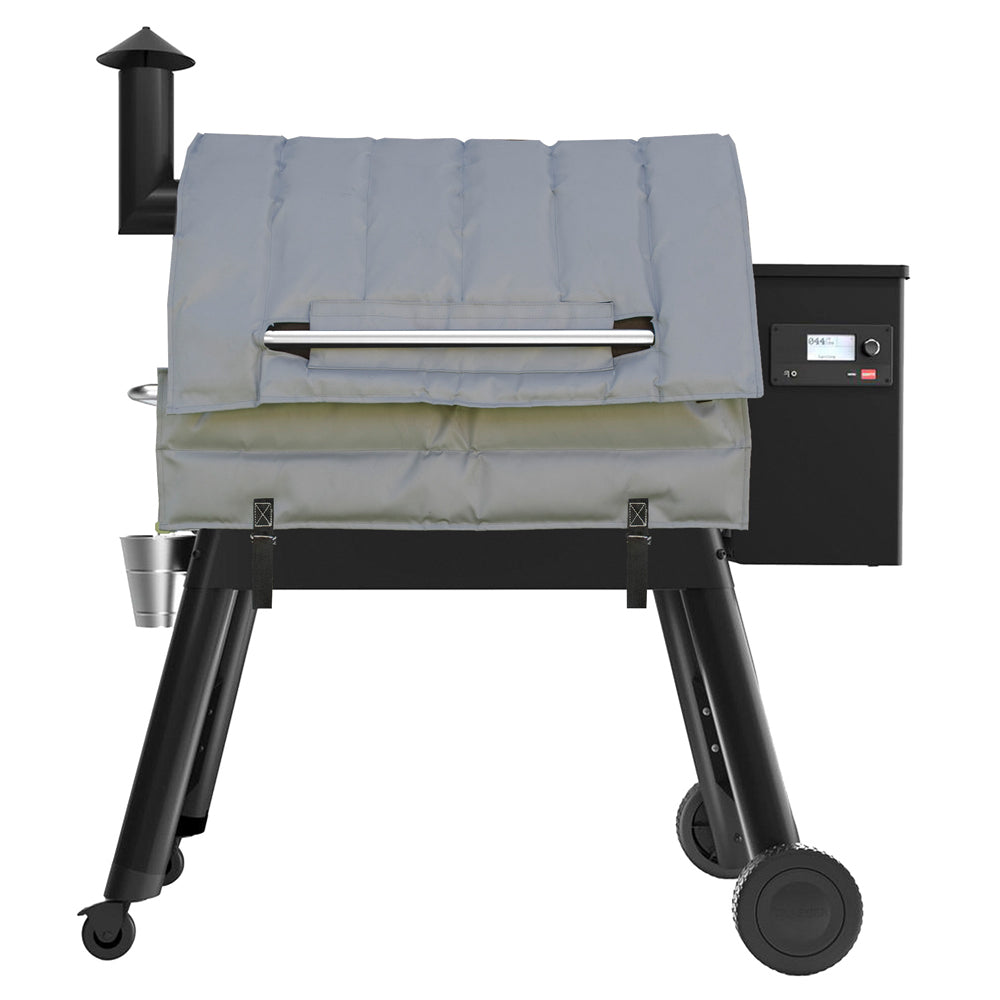 Thermal blanket outlet for smoker